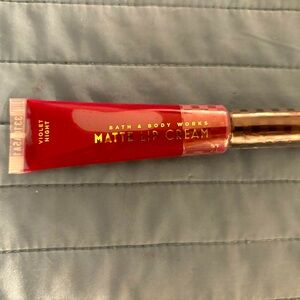 Violet night matte lip color